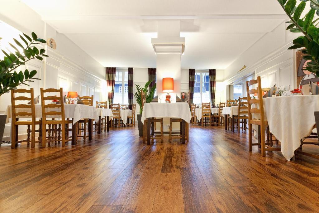 מונסטר Hotel Restaurant La Cigogne מראה חיצוני תמונה