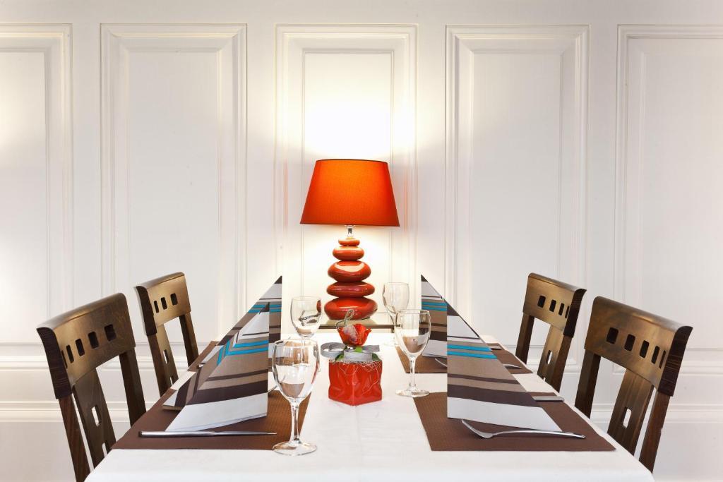 מונסטר Hotel Restaurant La Cigogne מראה חיצוני תמונה